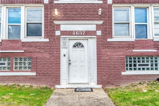 Foto del edificio - 4657 Warner Rd