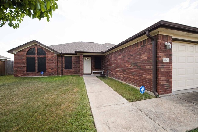 Building Photo - AVAILABLE NOW!