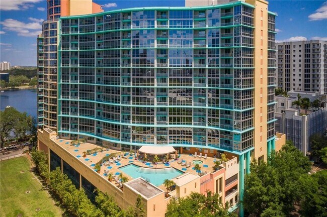 Foto del edificio - 322 E Central Blvd