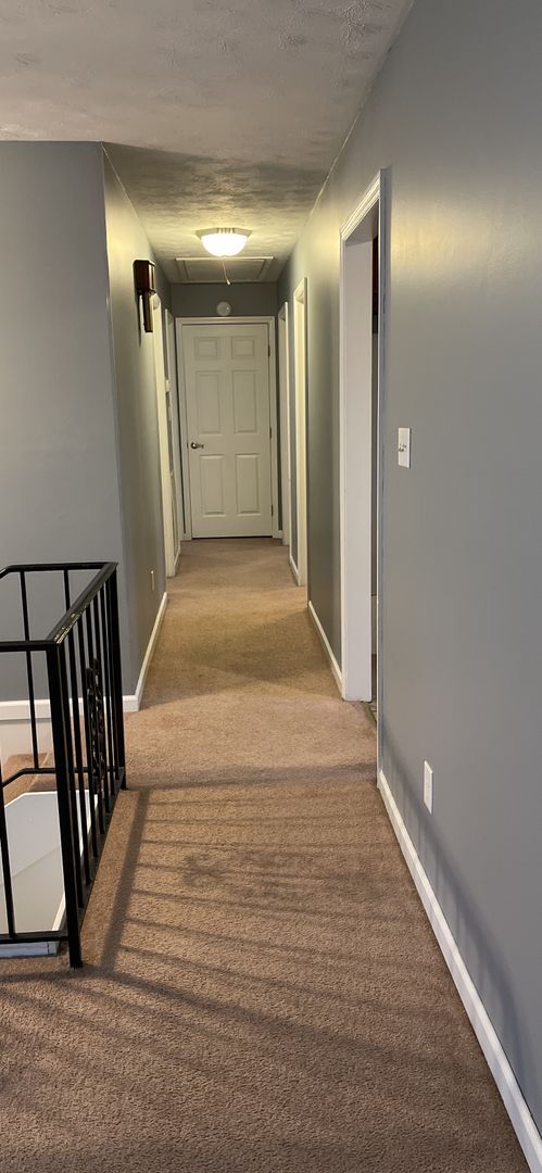 Building Photo - Large 4 bed/2 bath with garage - W. Hamble...