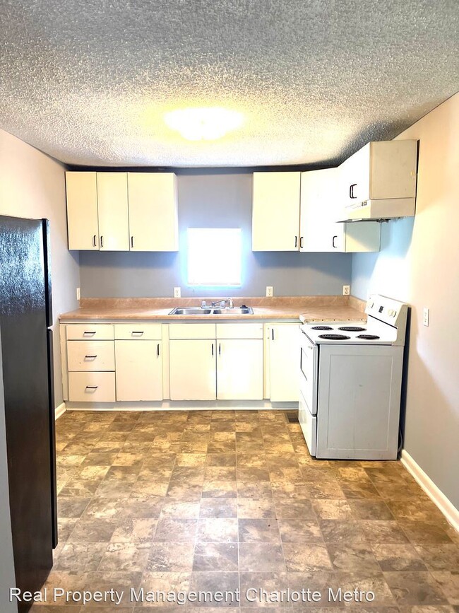 Building Photo - 2 br, 1 bath House - 1027 Mountain Crest D...