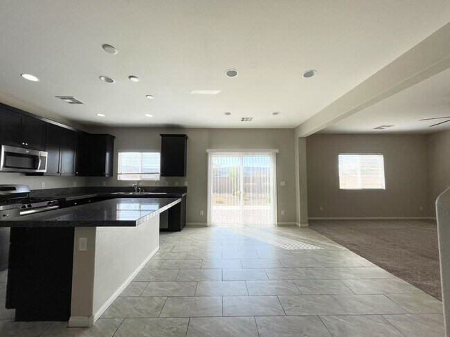 Foto del edificio - Wonderful two story single family house located in a Gated community