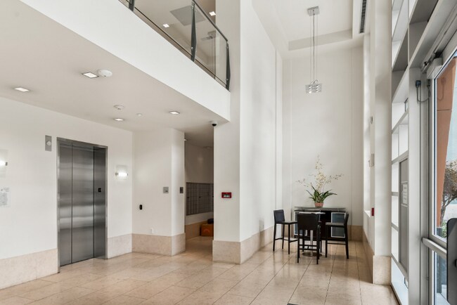 Building Photo - 585 9th St