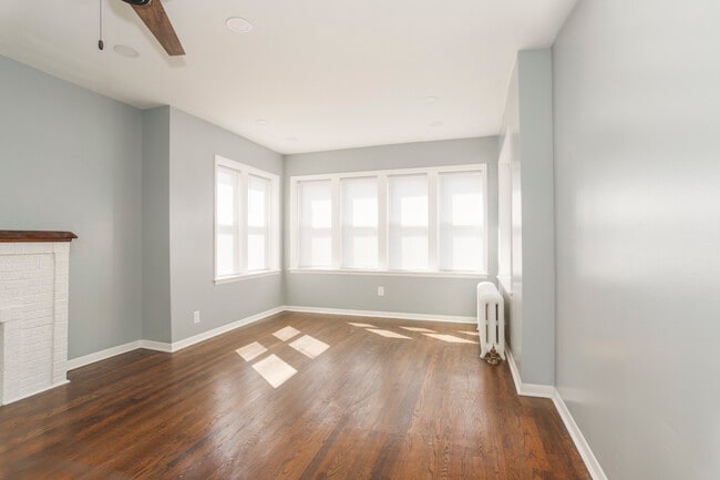 Foto del edificio - 4820 W Roscoe St
