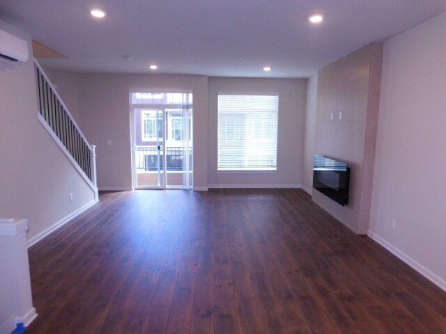 Building Photo - 447 NE Patricia Ann Pl