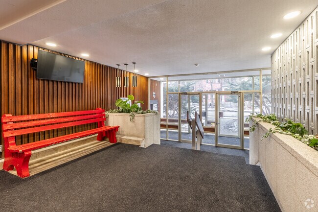 Lobby - Saguenay Apartments