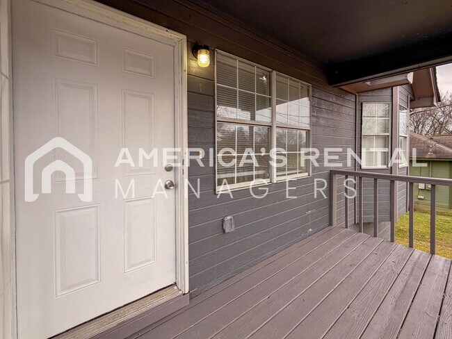 Foto del edificio - Updated Three Bedroom Two Bath Rental!