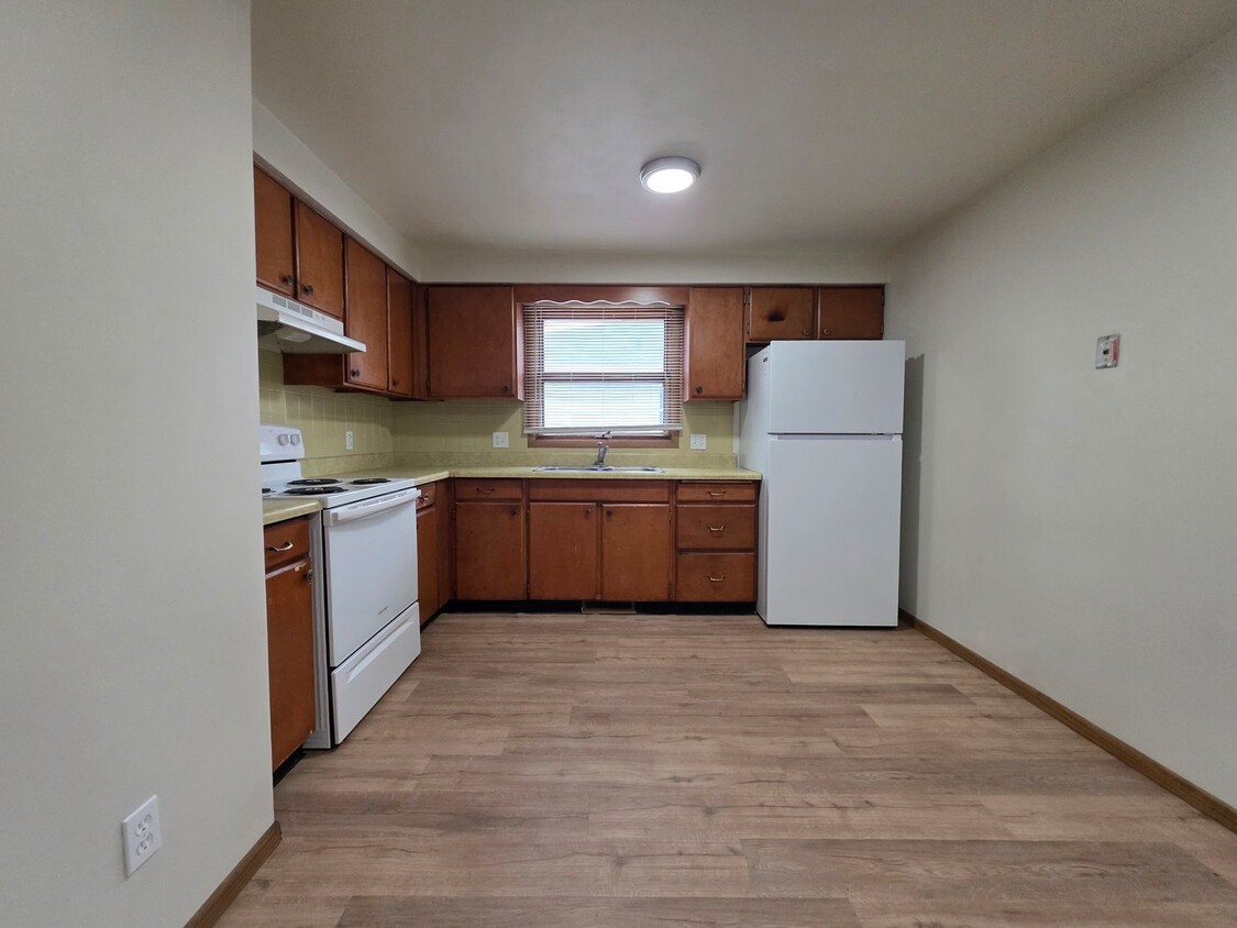 Primary Photo - 1254-1256 Meadow Ln