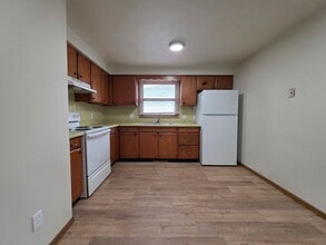 Building Photo - 1254-1256 Meadow Ln