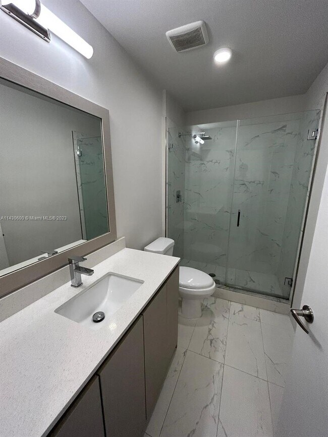 Foto del edificio - 2535 NE 193rd St