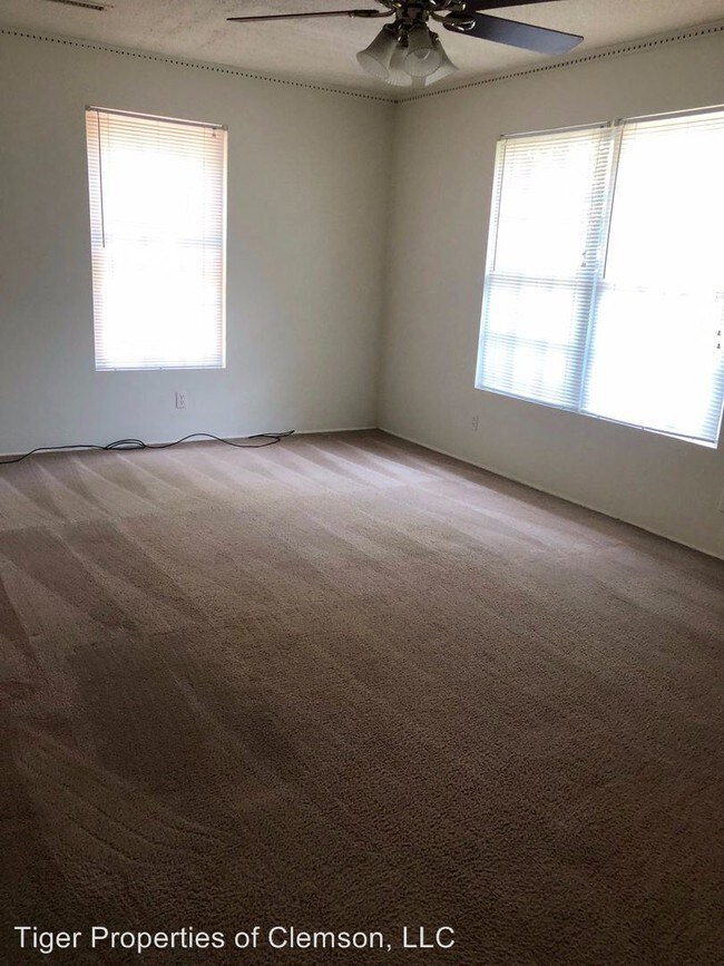 Foto del edificio - 3 br, 2 bath Room For Rent - 748 Berkeley Dr