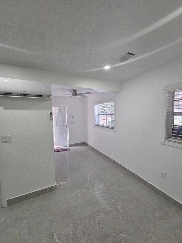 Foto del edificio - 16920 NW 53rd Ave