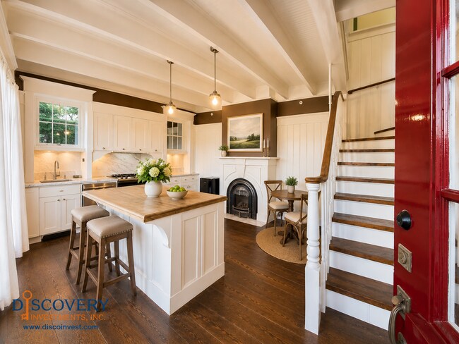 Foto del edificio - Exquisitely Remodeled Contemporary Piedmont Cottage with Timeless Charm and Premium Finishes
