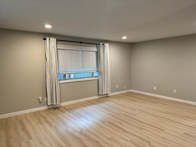Living Room - 8607 NE Mason Dr