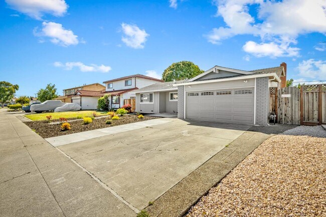 Building Photo - 598 Oakwood Dr