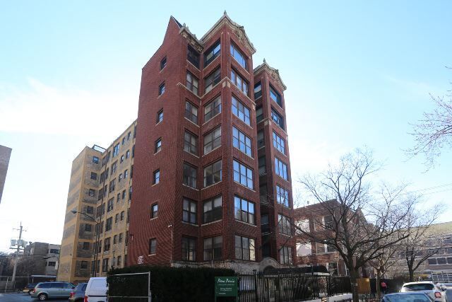 Building Photo - 941 W Carmen Ave