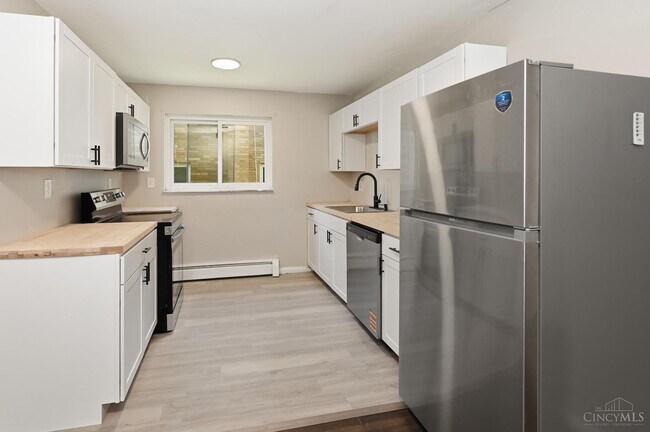 Foto del edificio - 6155 Ridge Ave