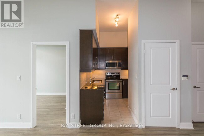 Building Photo - 60 Absolute Ave