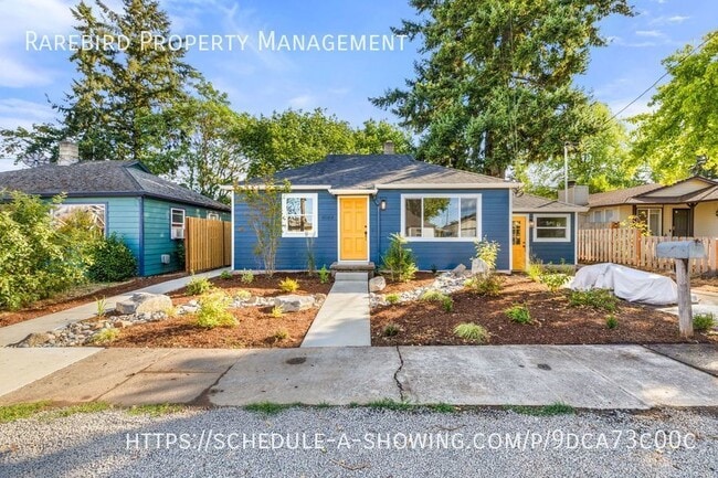 Foto del edificio - 3 bedroom, 2 bath in Southeast Portland!
