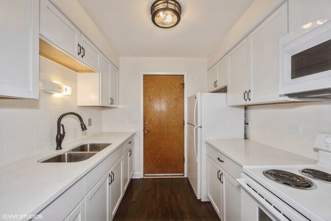 Foto del edificio - 5102 N Leonard Dr