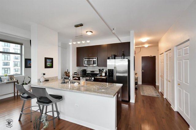 Foto del edificio - 511 W Division St