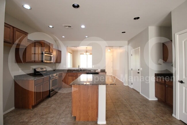 Building Photo - 4072 E Cherry Hills Dr