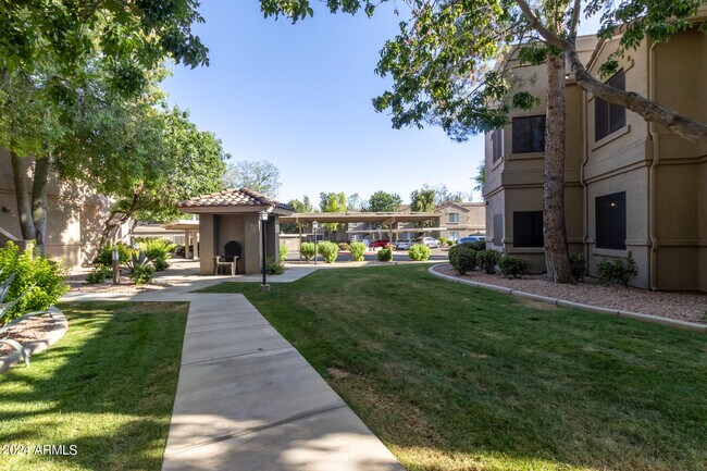 Building Photo - 15151 N Frank Lloyd Wright Blvd