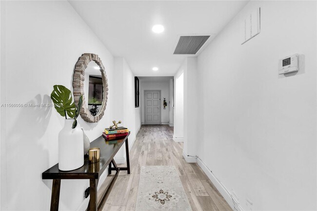 Building Photo - 121 Crandon Blvd