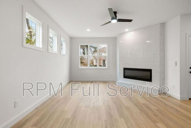 Foto del edificio - 2109A 14th Avenue North