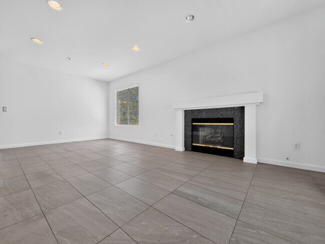 Sala de estar - 1065 E Broadway