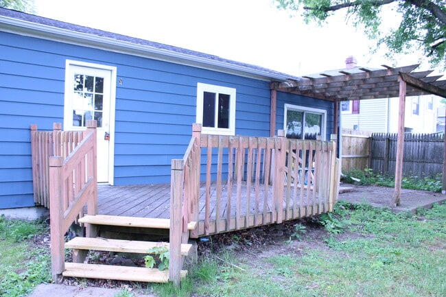 Building Photo - 420 Tifft Ave
