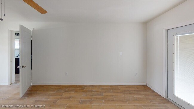 Building Photo - 2009 Sugrue Ave