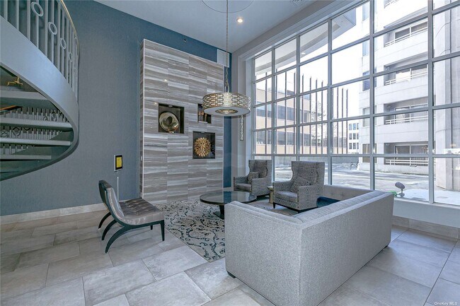 Foto del edificio - 100 Cutter Mill Rd