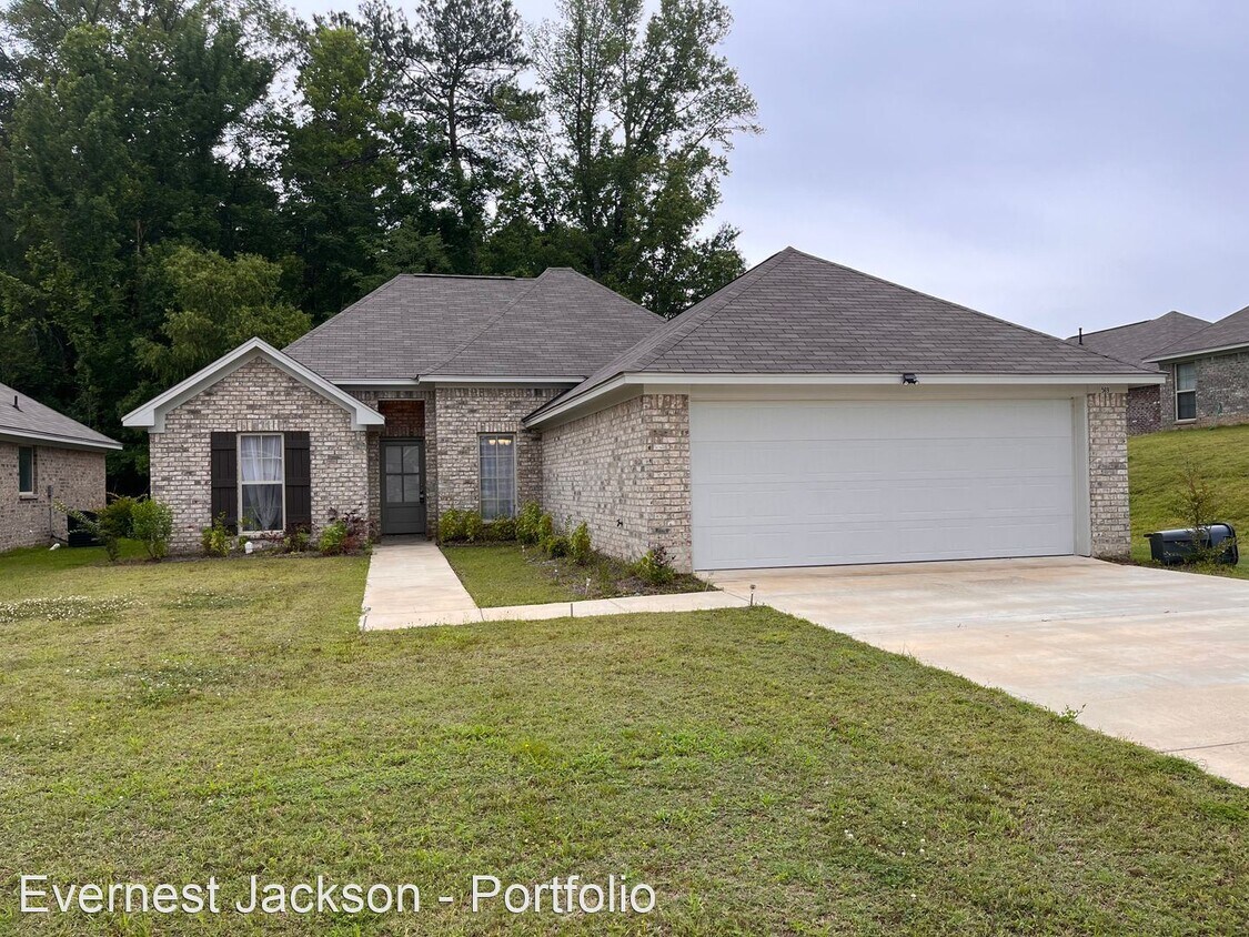 Primary Photo - 3 br, 2 bath House - 569 Silver Hill Dr
