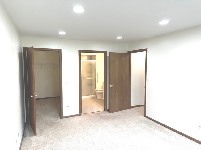 Building Photo - 317 Sheffield Dr