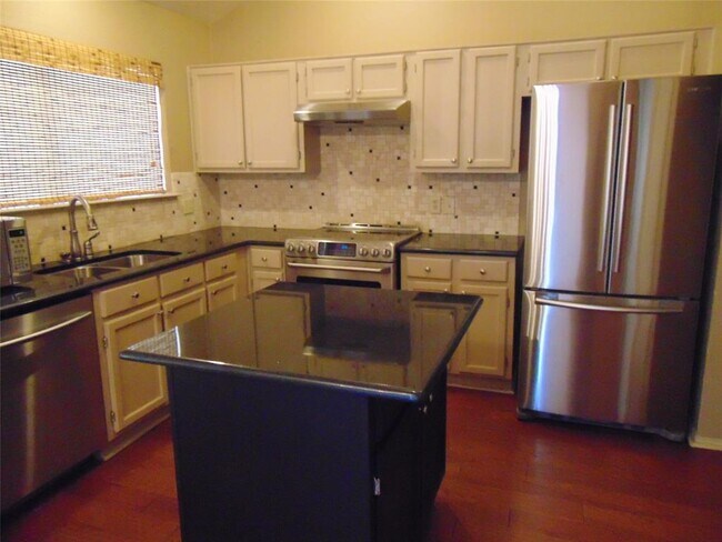 Foto del edificio - 708 Essex Pl