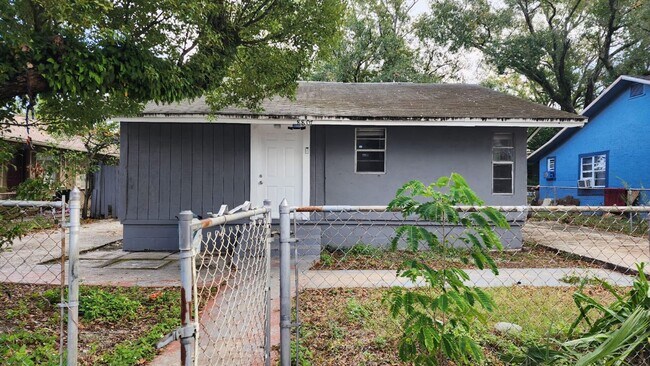 Building Photo - 3/1 in Sulphur Springs with Large Storage ...