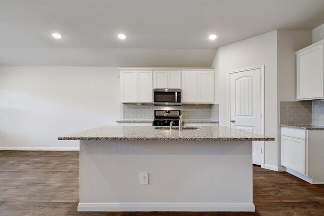 Building Photo - 1411 Havelock Wy