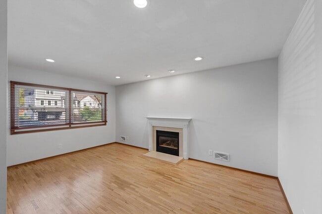 Building Photo - 4237 Ottawa Ave S