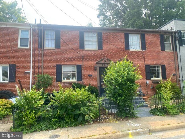 Building Photo - 3011 Mosby St