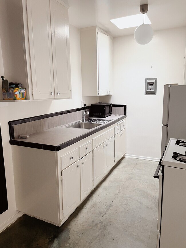 Building Photo - 806 Coronado Ter