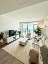 Building Photo - 1401 Hunter St