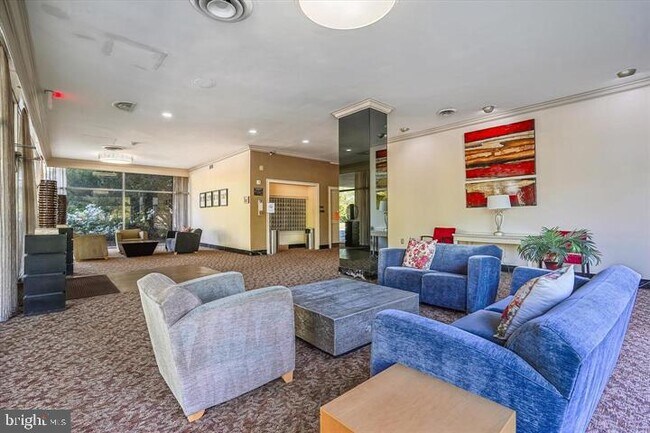 Foto del edificio - 6641 Wakefield Dr