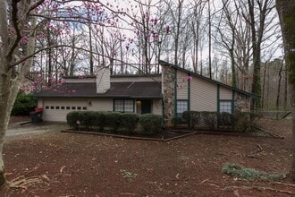 Building Photo - 765 Oxford Hall Dr SW
