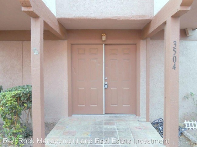 Building Photo - 3504 Villa Knolls N Dr