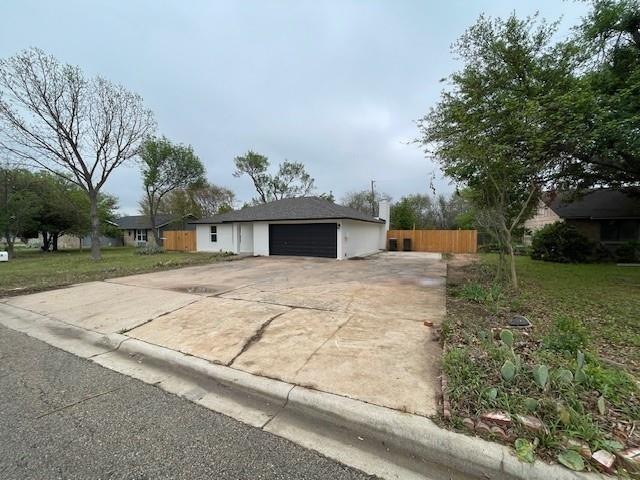Foto del edificio - 702 Riverbend Dr
