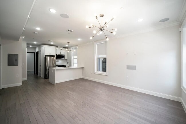 Building Photo - 131 Clifton Pl