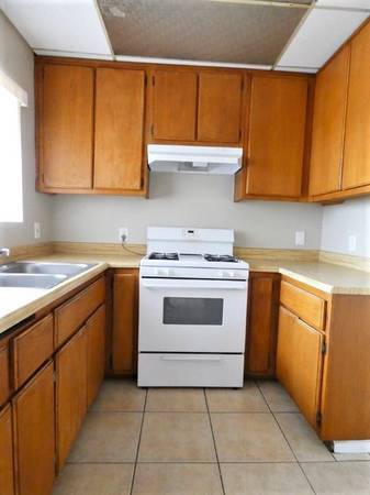 Building Photo - 1546 W 145th St
