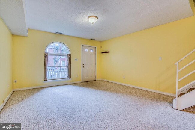 Building Photo - 1233 Battery Ave