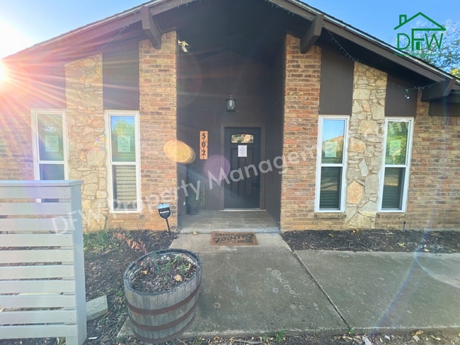 Building Photo - 502 Dickey Dr